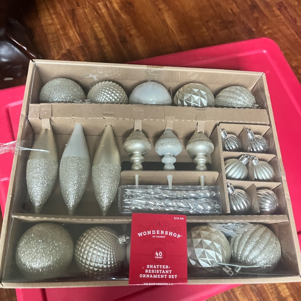 Wondershop ornament set of 40 pieces